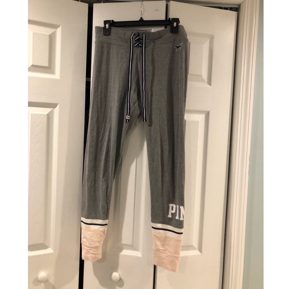 🚨Buy 2 Get 1 Free!🚨Grey VS Pink yoga leggings